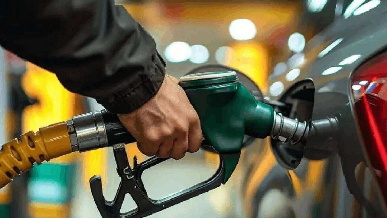 Sürücüler depoları fulleyin! Akaryakıta peş peşe ikinci zam! Bu gece yarısından itibaren geçerli olacak 7